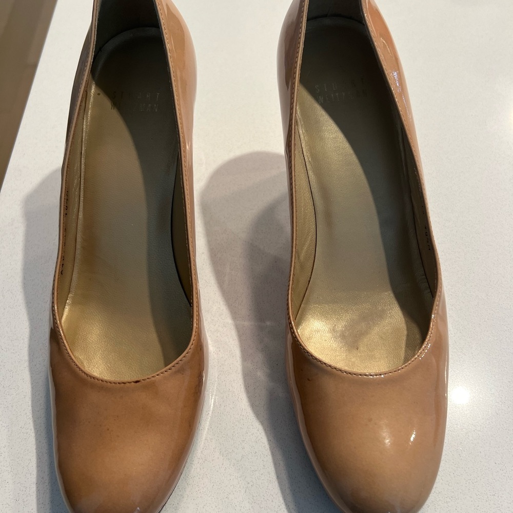 Stuart Weitzman Tan Patent Leather Round-Toe Pumps